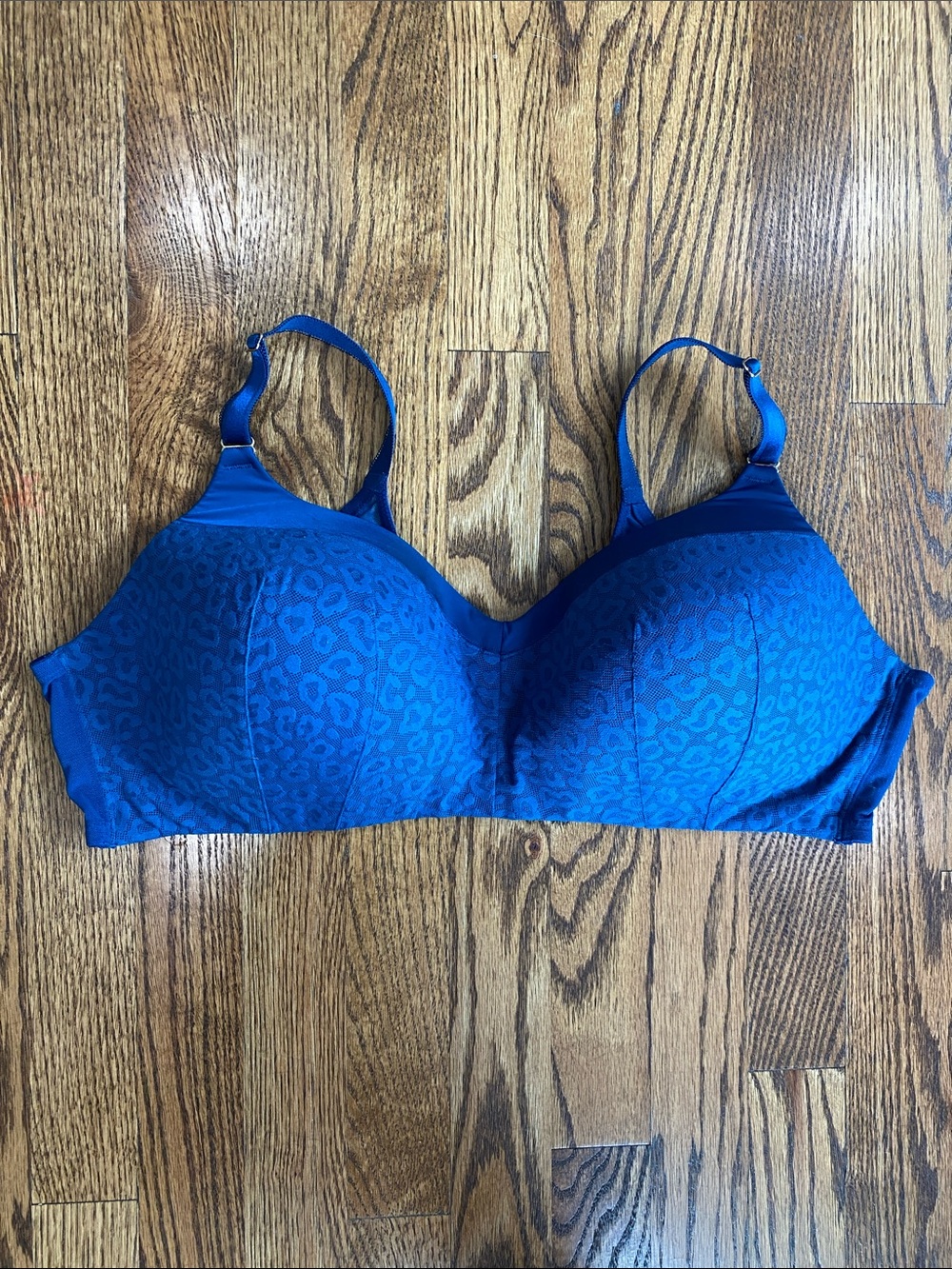 Torrid Curve lightly lined, wire free turquoise animal print bra, size 44C.